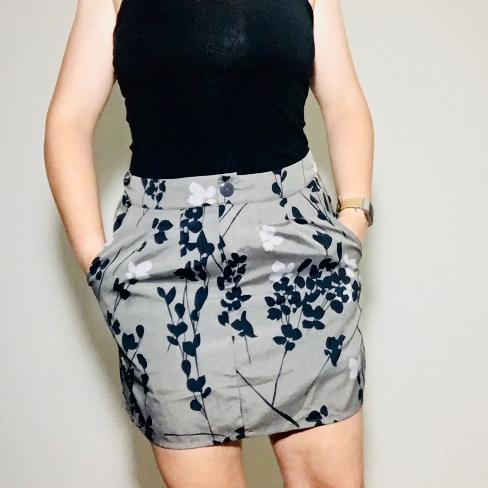 • SOLD // silky floral dress skirt with pockets • - Picture 2 of 9
